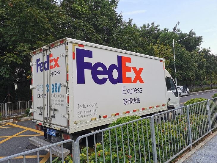 FedEx Shipping pogo pins Tovarlarni mijozlarga